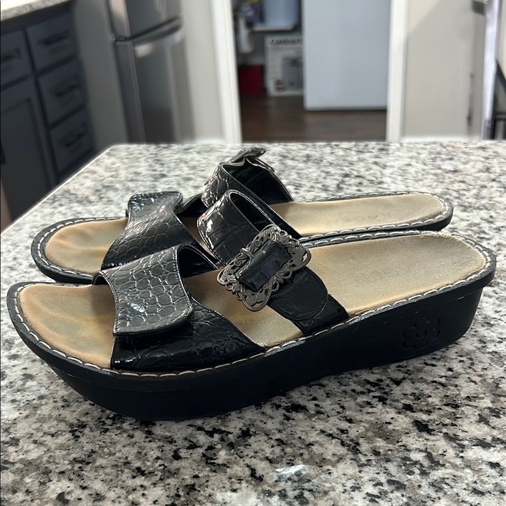 Kagen Womens Julie Footbed Sandals size 8 black